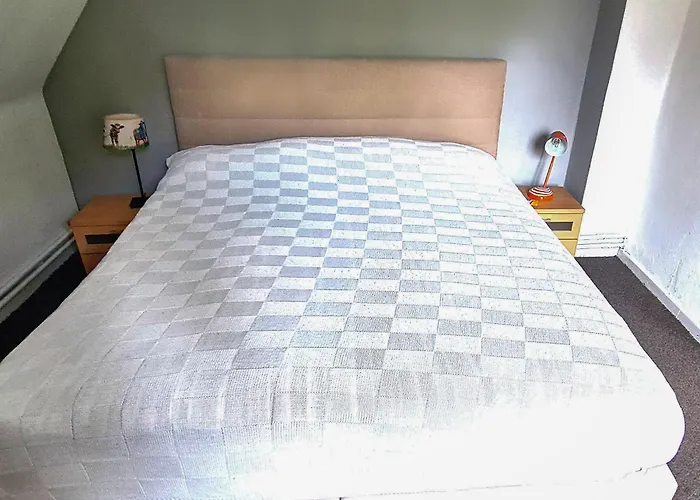 Carl 7 - Ruhig, Bezaubernd, Eigen *